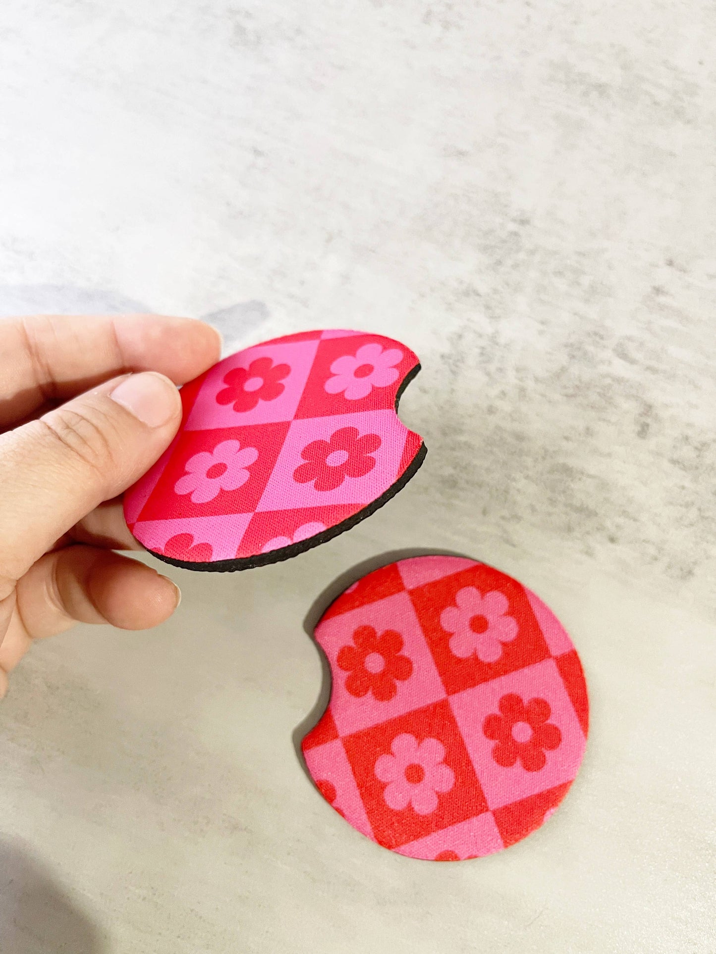 2 Car Coasters, Pink Checkered Daisy Design