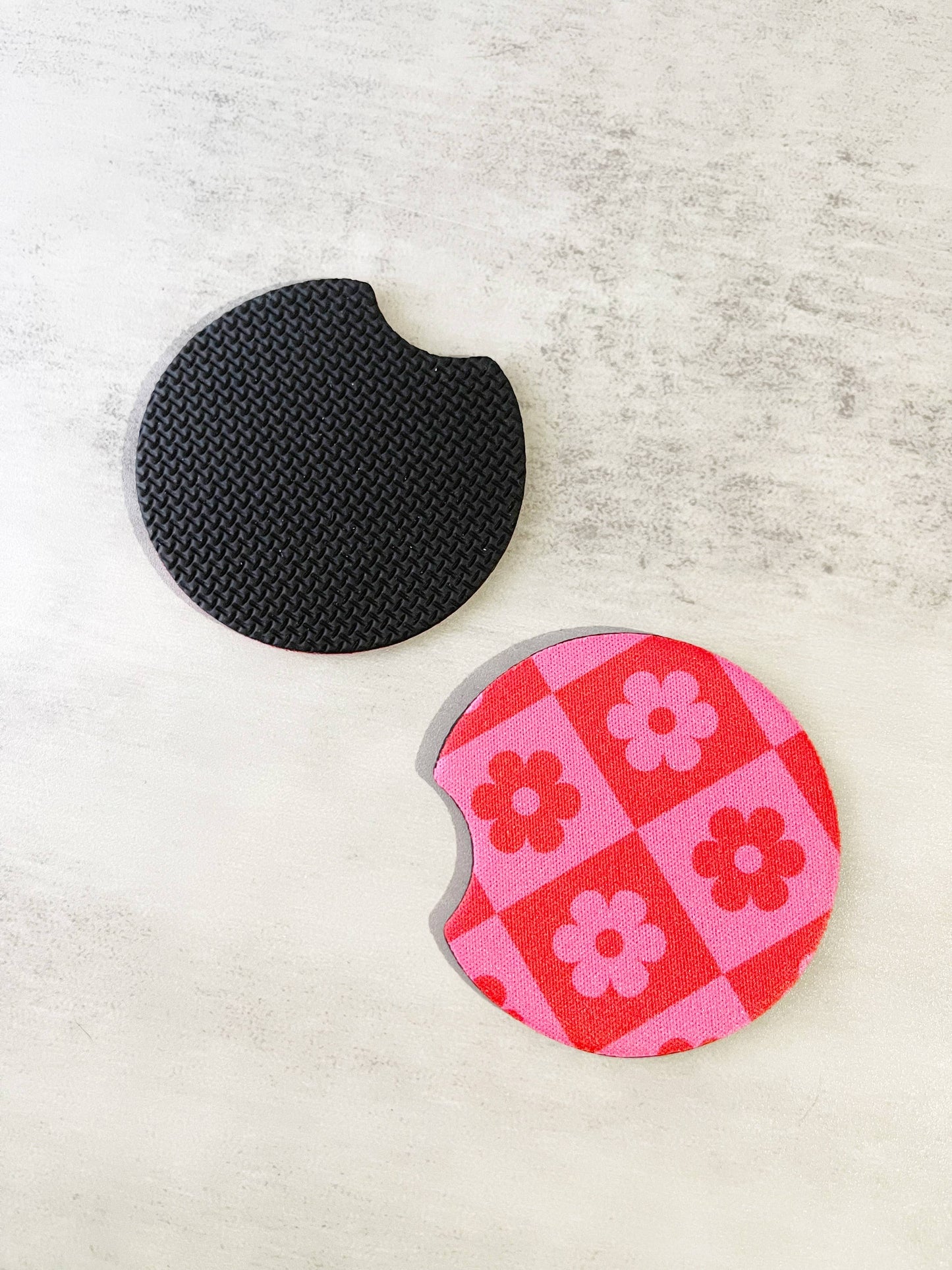 2 Car Coasters, Pink Checkered Daisy Design