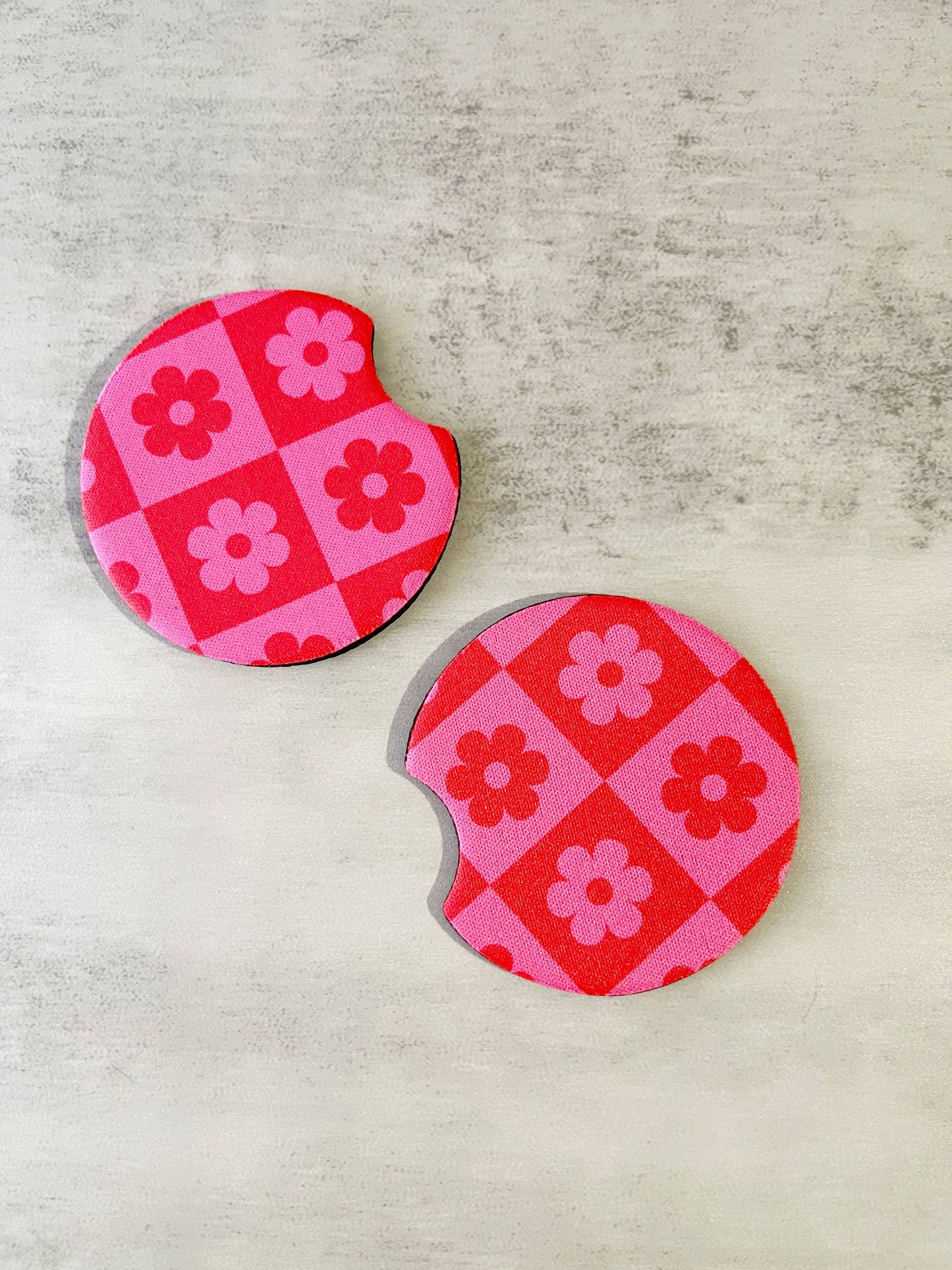 2 Car Coasters, Pink Checkered Daisy Design